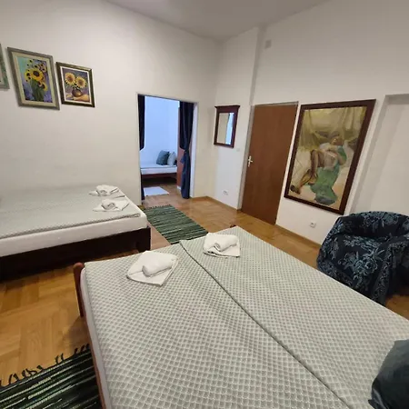Apartman Authentic Centre For Large Groups, Republic Square - Up To 47 People In 5