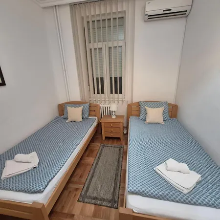 Apartman Authentic Centre For Large Groups, Republic Square - Up To 47 People In 5 *